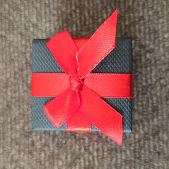 BEAUTIFUL BLUE & WHITE SAPPHIRE LAB CREATED GEMSTONE STERLING SILVER RING SIZE 7 - Picture 12 of 12